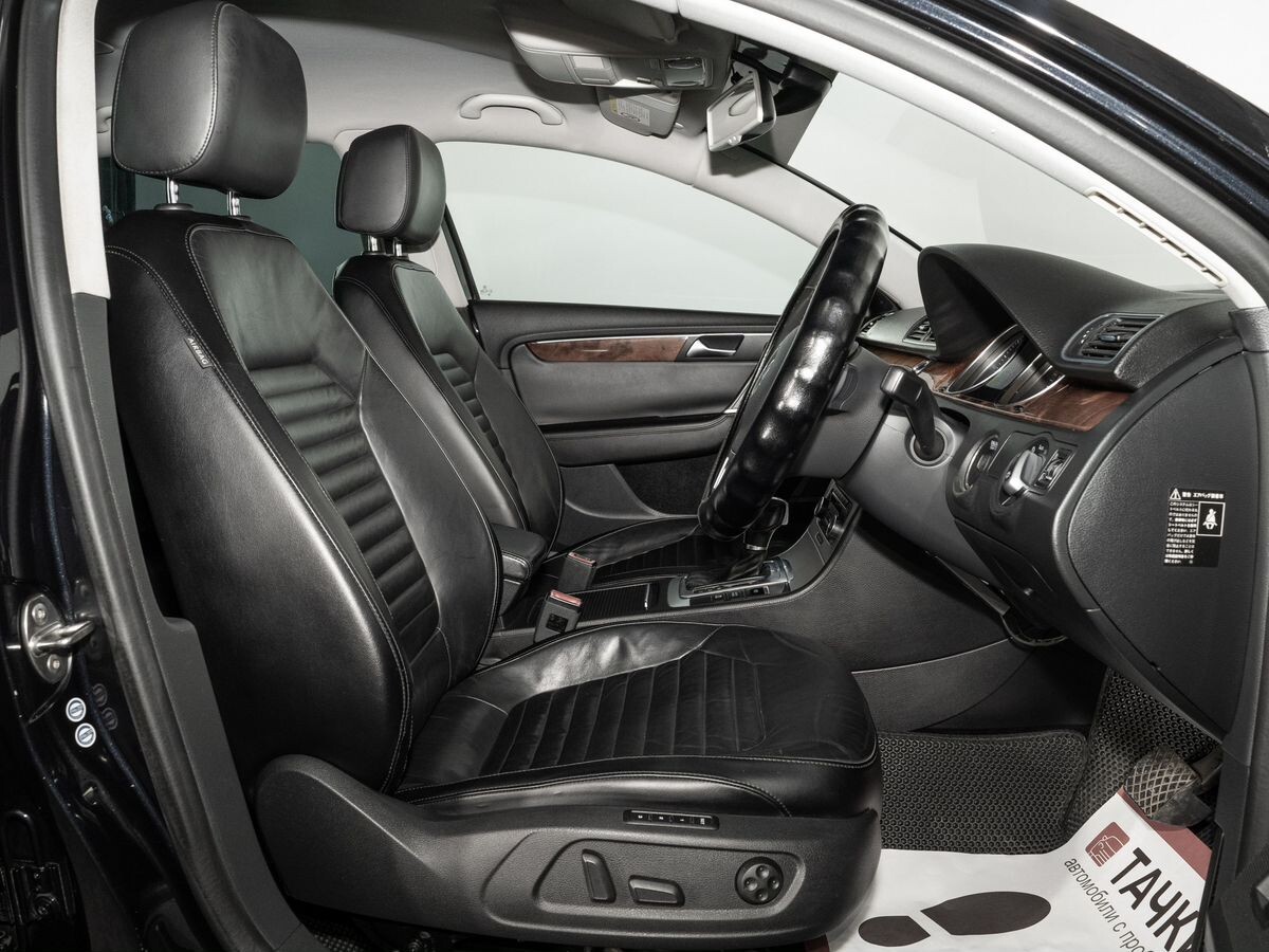 Volkswagen Passat 2011 - фото автомобиля