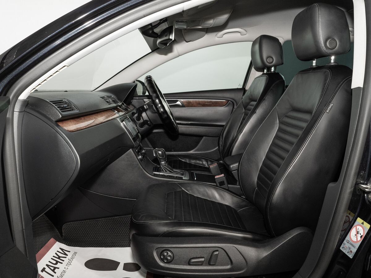 Volkswagen Passat 2011 - фото автомобиля