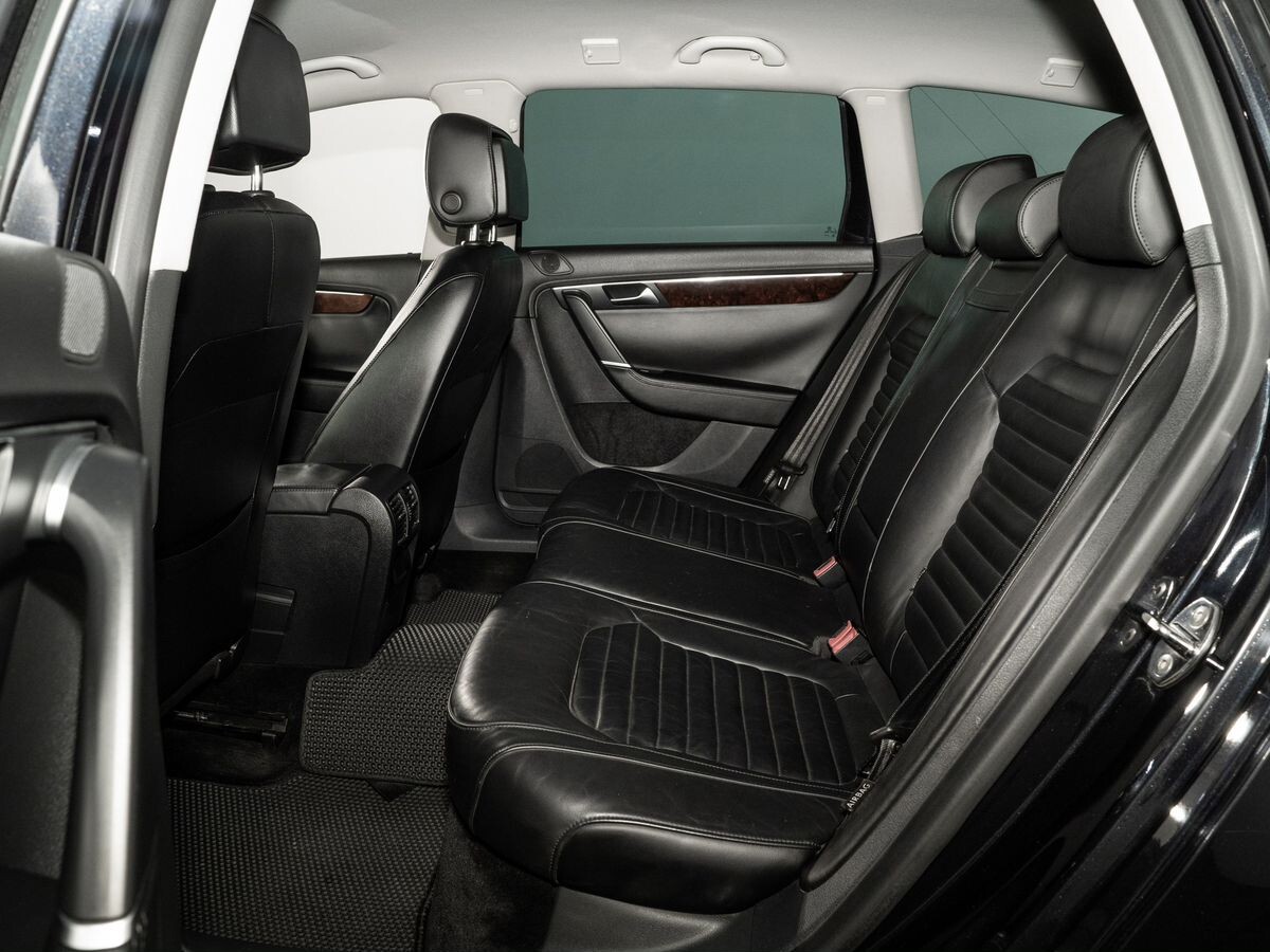 Volkswagen Passat 2011 - фото автомобиля