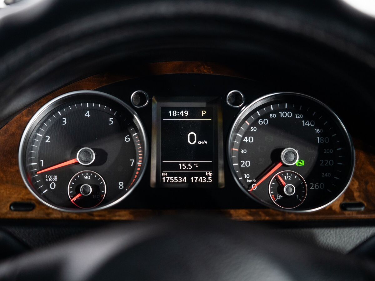 Volkswagen Passat 2011 - фото автомобиля