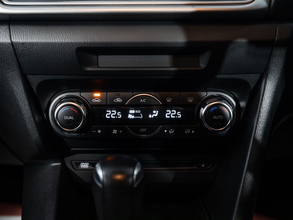 Mazda Axela 2016 - фото автомобиля