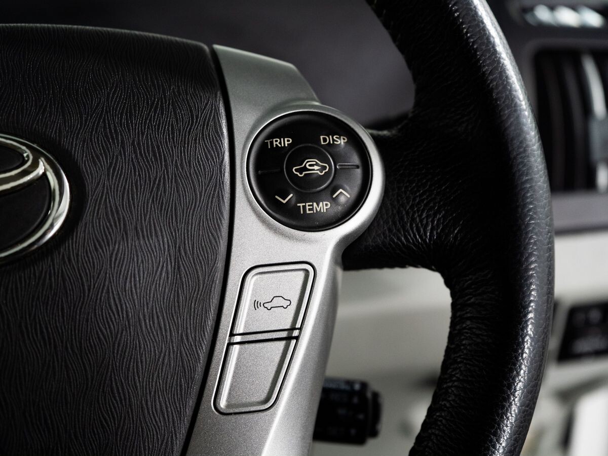 Toyota Prius 2010 - фото автомобиля