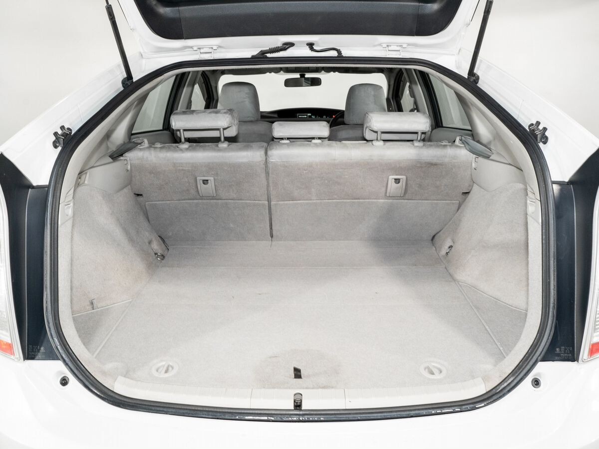 Toyota Prius 2010 - фото автомобиля