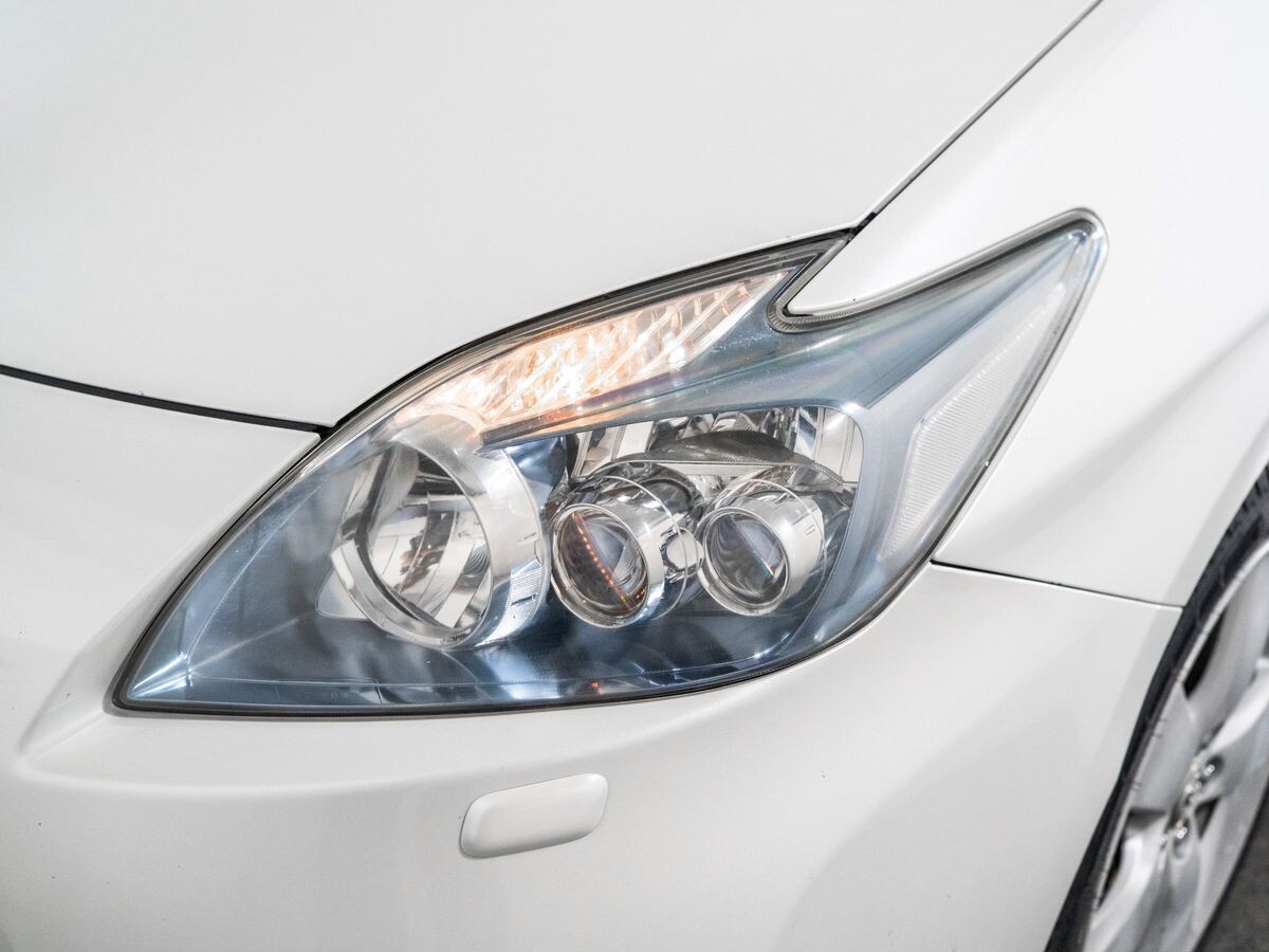 Toyota Prius 2010 - фото автомобиля