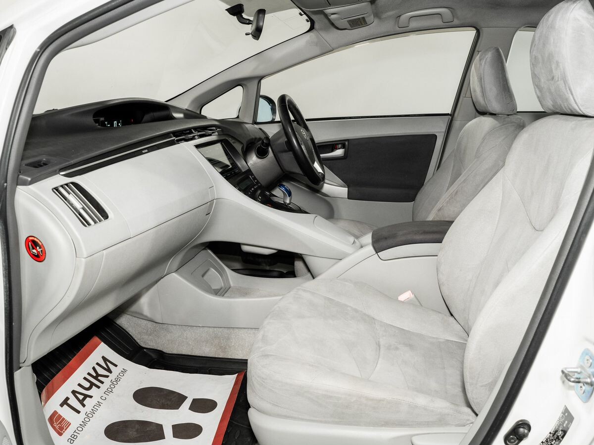 Toyota Prius 2010 - фото автомобиля