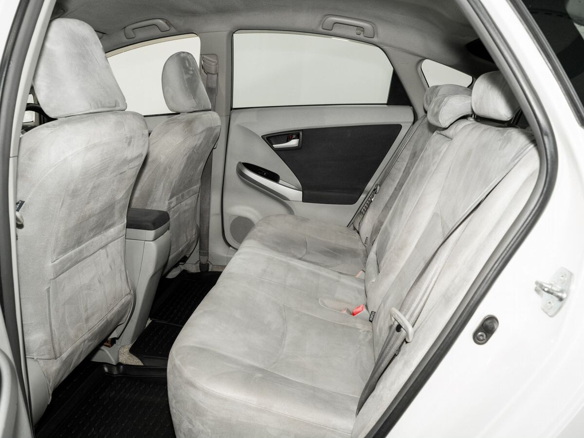 Toyota Prius 2010 - фото автомобиля