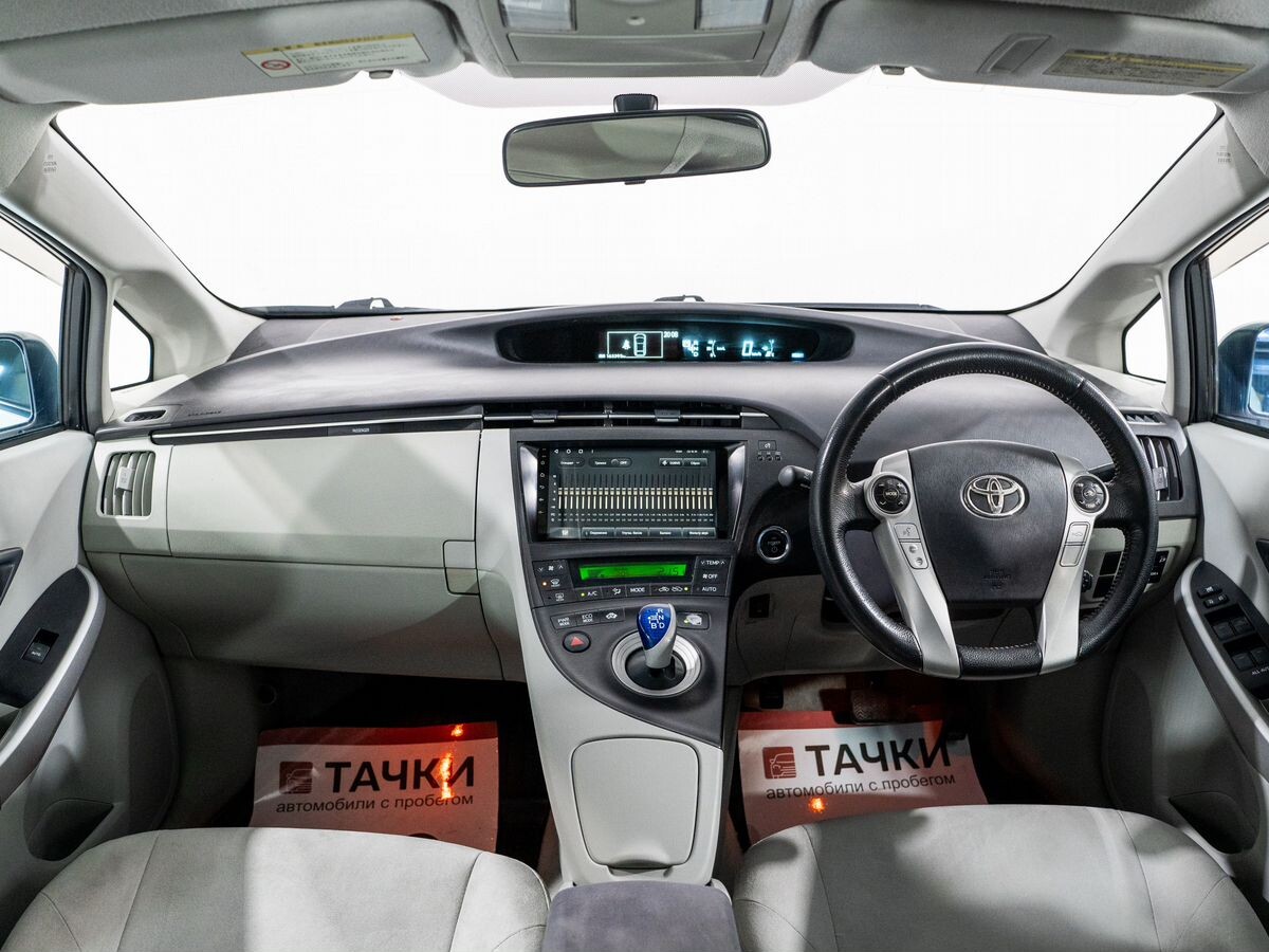 Toyota Prius 2010 - фото автомобиля