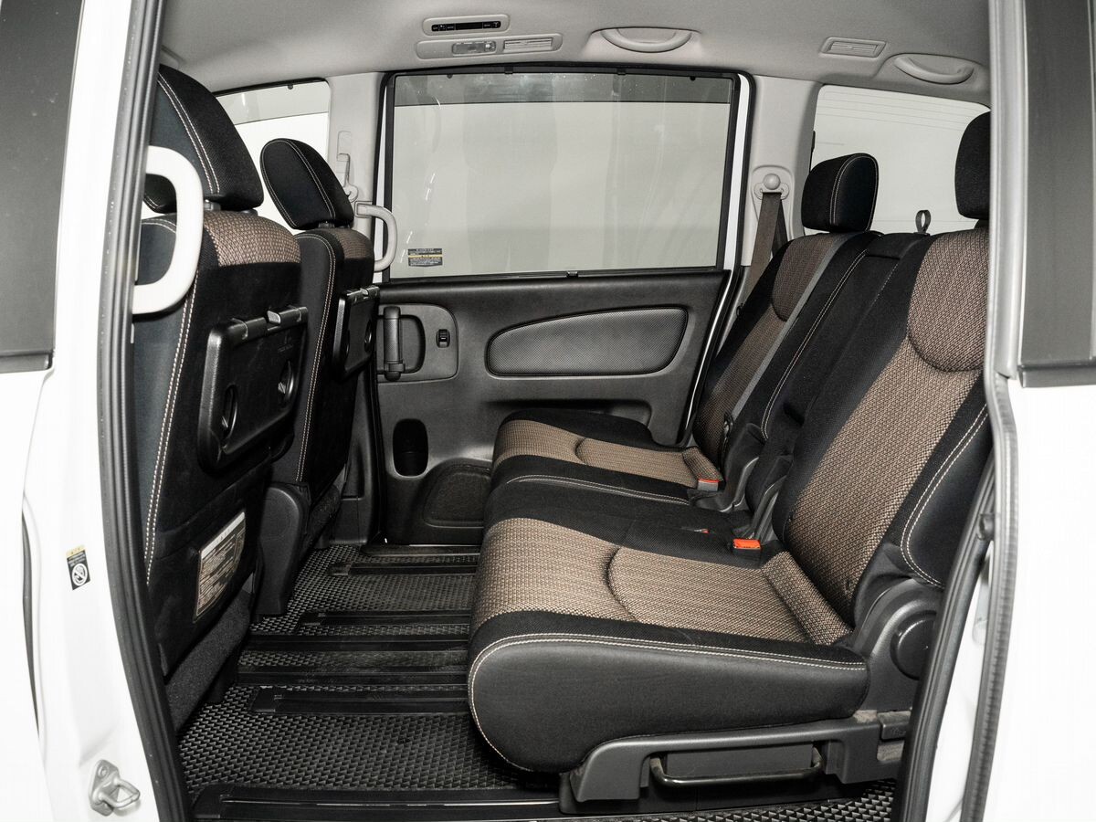 Nissan Serena 2015 - фото автомобиля