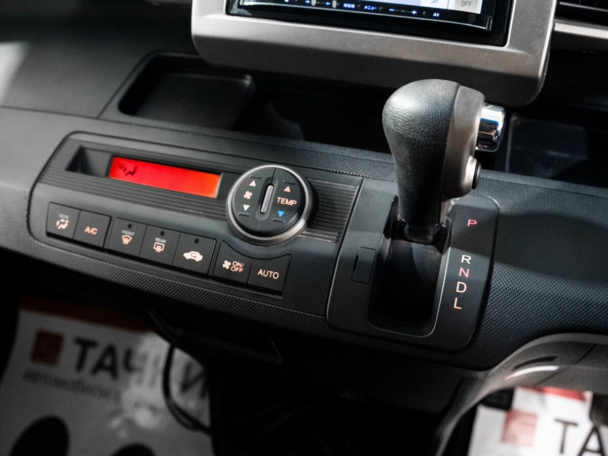 Honda Freed Spike 2012 - фото автомобиля