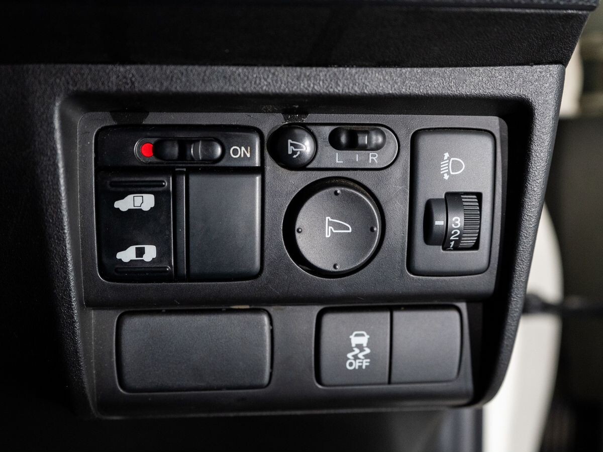 Honda Freed Spike 2012 - фото автомобиля