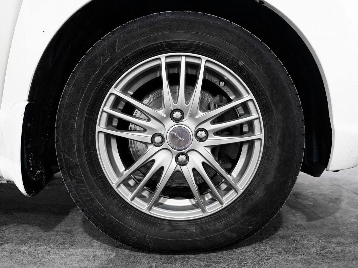 Honda Freed Spike 2012 - фото автомобиля