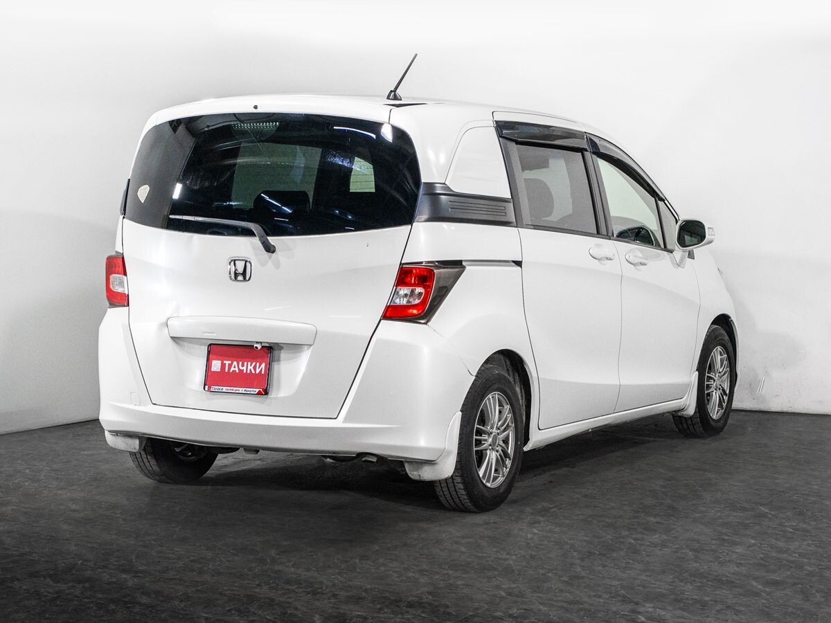 Honda Freed Spike 2012 - фото автомобиля