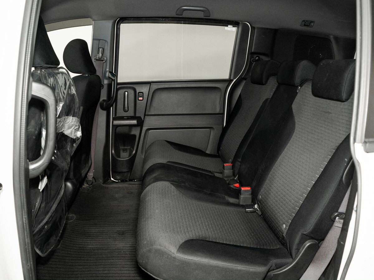 Honda Freed Spike 2012 - фото автомобиля