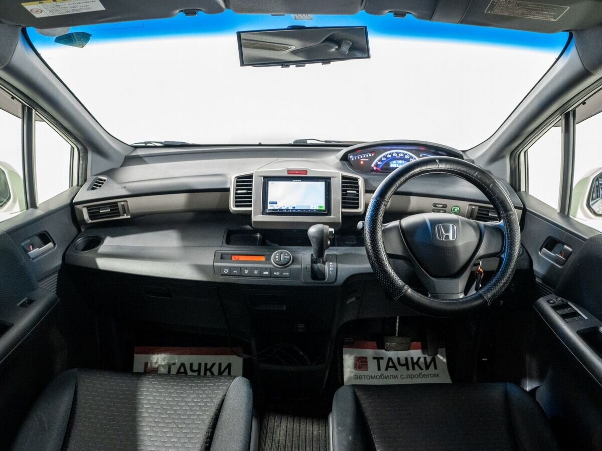 Honda Freed Spike 2012 - фото автомобиля