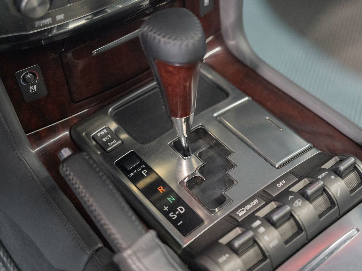 Lexus LX570 2008 - фото автомобиля