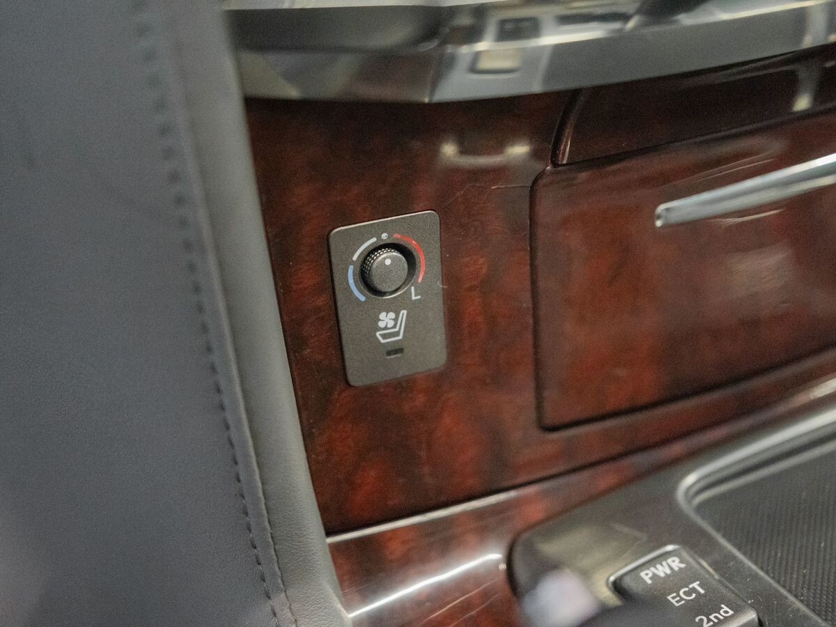 Lexus LX570 2008 - фото автомобиля