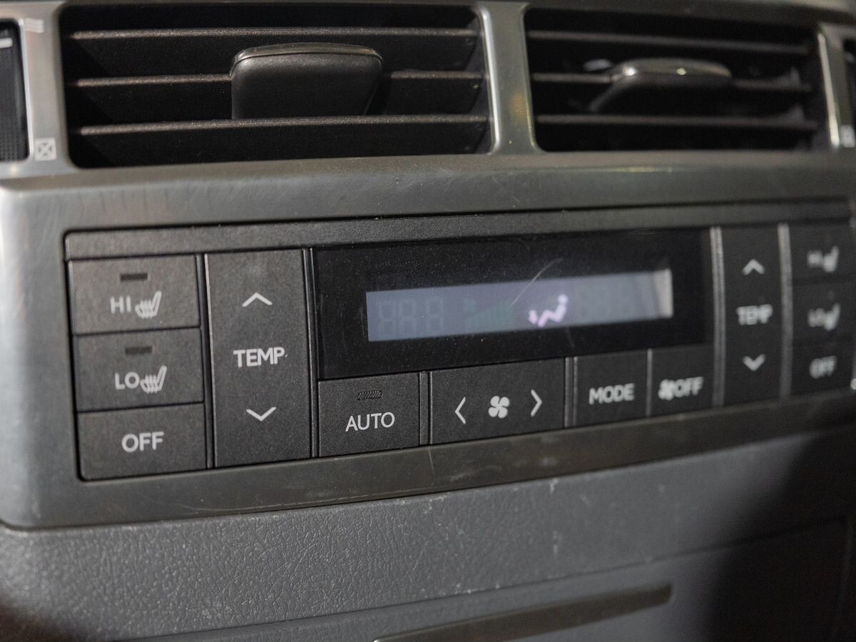 Lexus LX570 2008 - фото автомобиля