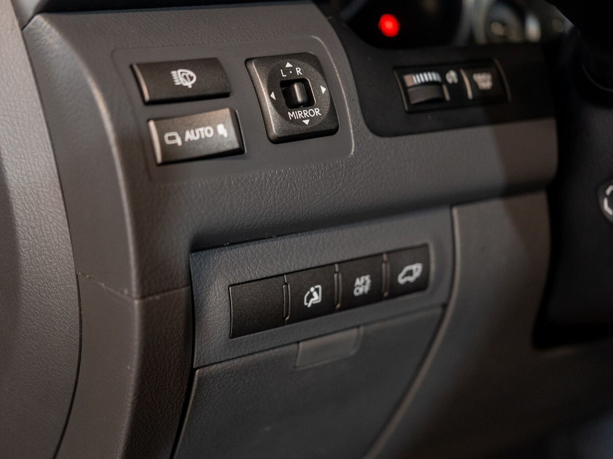 Lexus LX570 2008 - фото автомобиля
