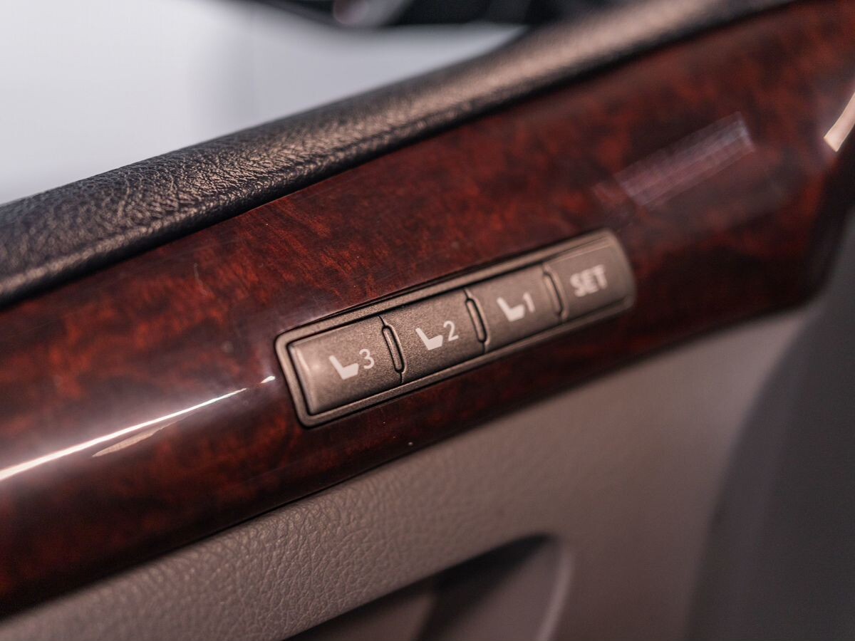 Lexus LX570 2008 - фото автомобиля