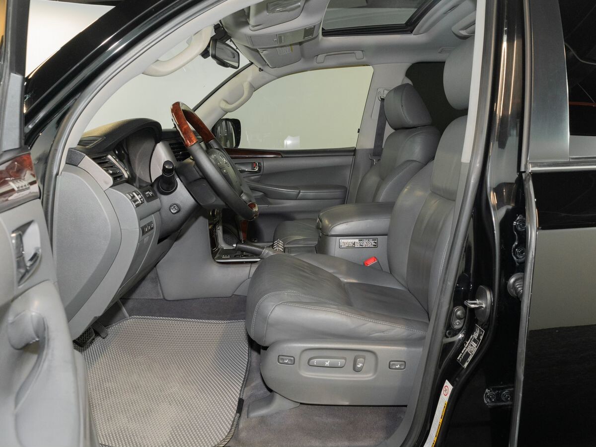 Lexus LX570 2008 - фото автомобиля