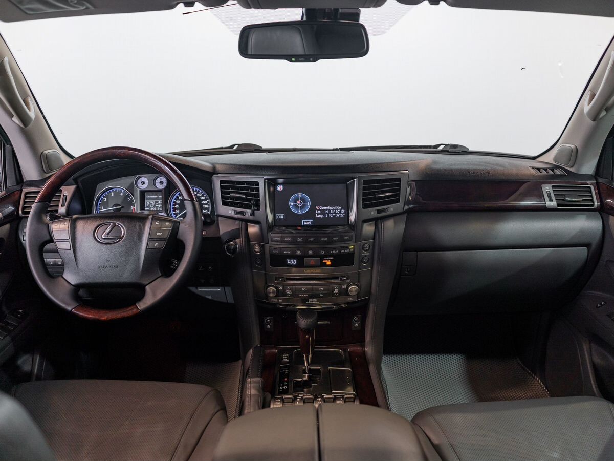 Lexus LX570 2008 - фото автомобиля