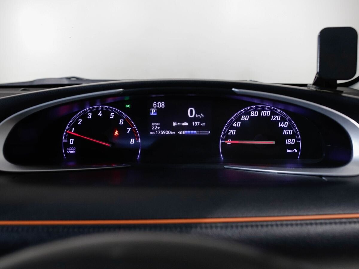 Toyota Sienta 2018 - фото автомобиля
