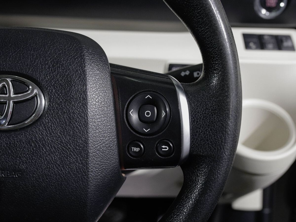 Toyota Sienta 2018 - фото автомобиля