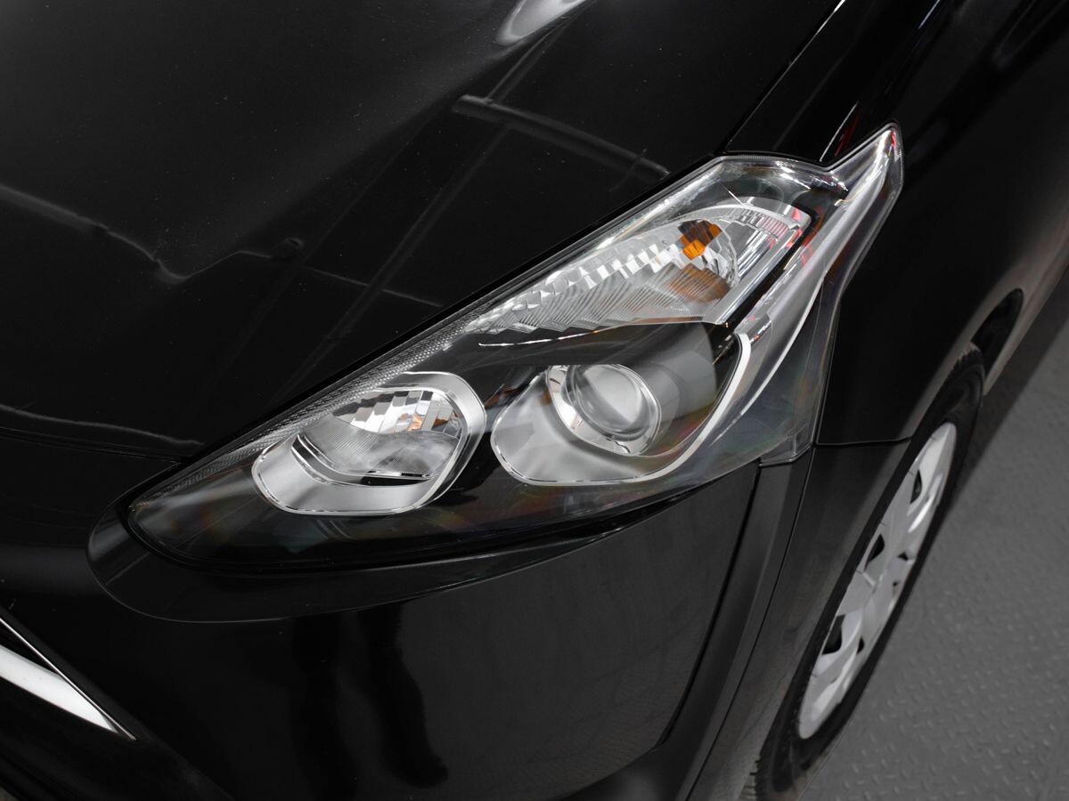 Toyota Sienta 2018 - фото автомобиля