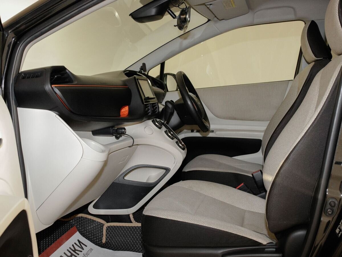 Toyota Sienta 2018 - фото автомобиля