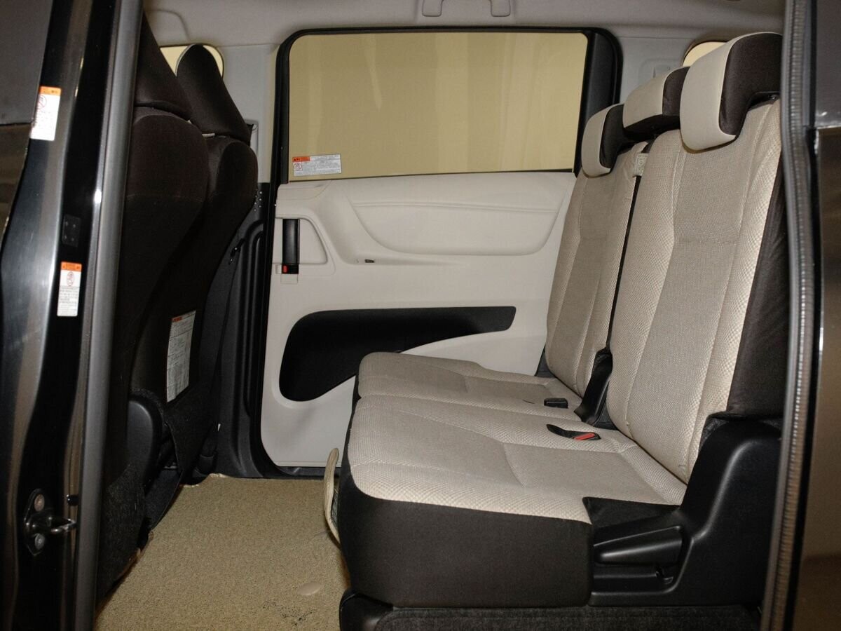 Toyota Sienta 2018 - фото автомобиля