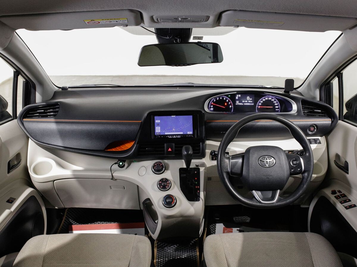 Toyota Sienta 2018 - фото автомобиля