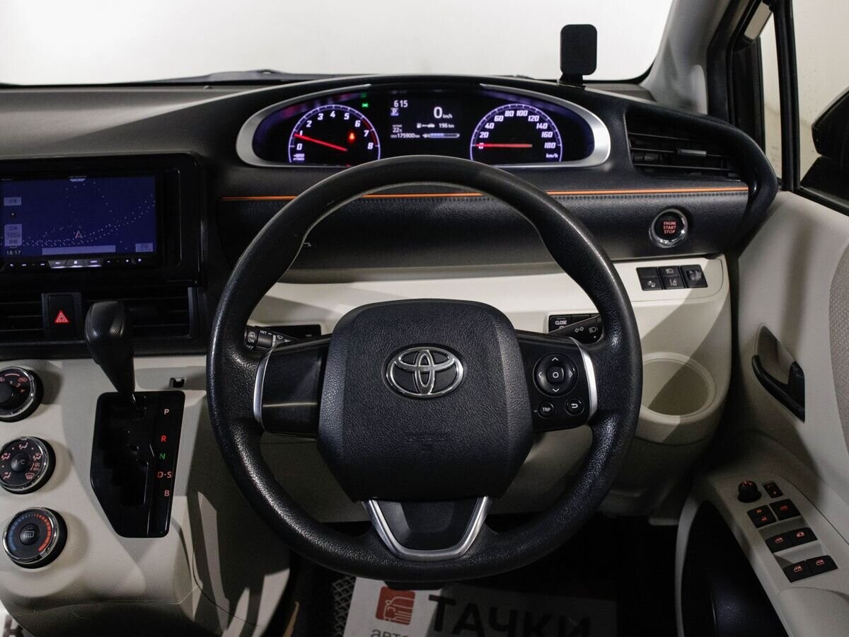 Toyota Sienta 2018 - фото автомобиля
