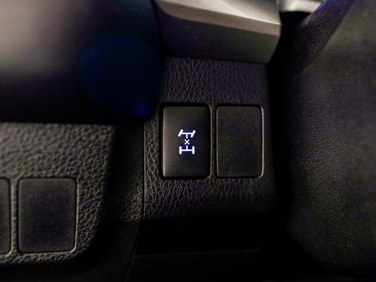 Toyota RAV4 2017 - фото автомобиля
