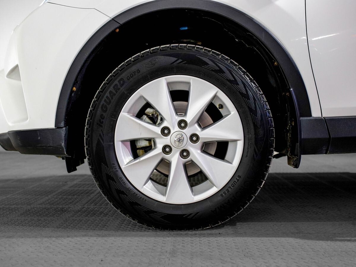 Toyota RAV4 2017 - фото автомобиля