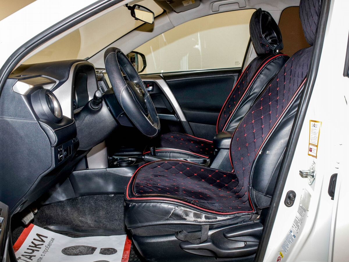 Toyota RAV4 2017 - фото автомобиля