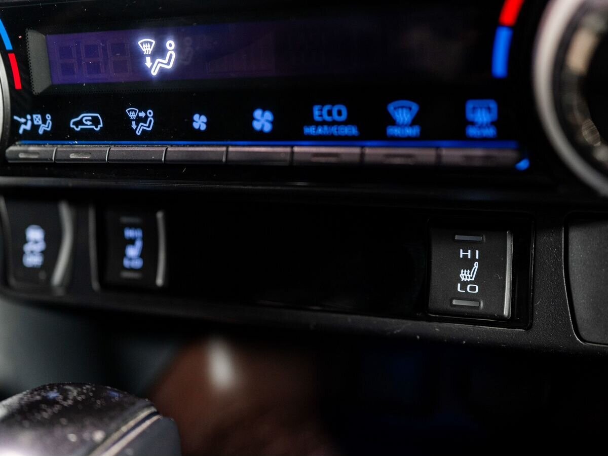 Toyota RAV4 2019 - фото автомобиля
