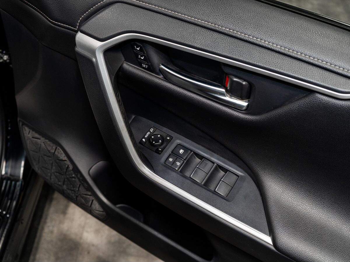 Toyota RAV4 2019 - фото автомобиля