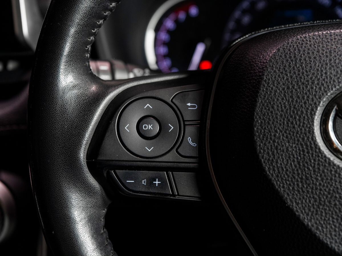 Toyota RAV4 2019 - фото автомобиля