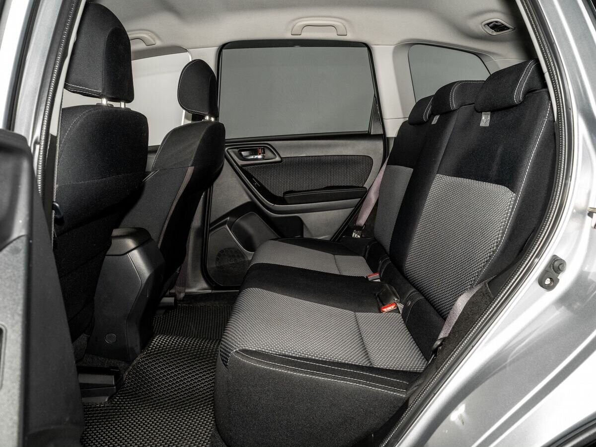 Subaru Forester 2018 - фото автомобиля