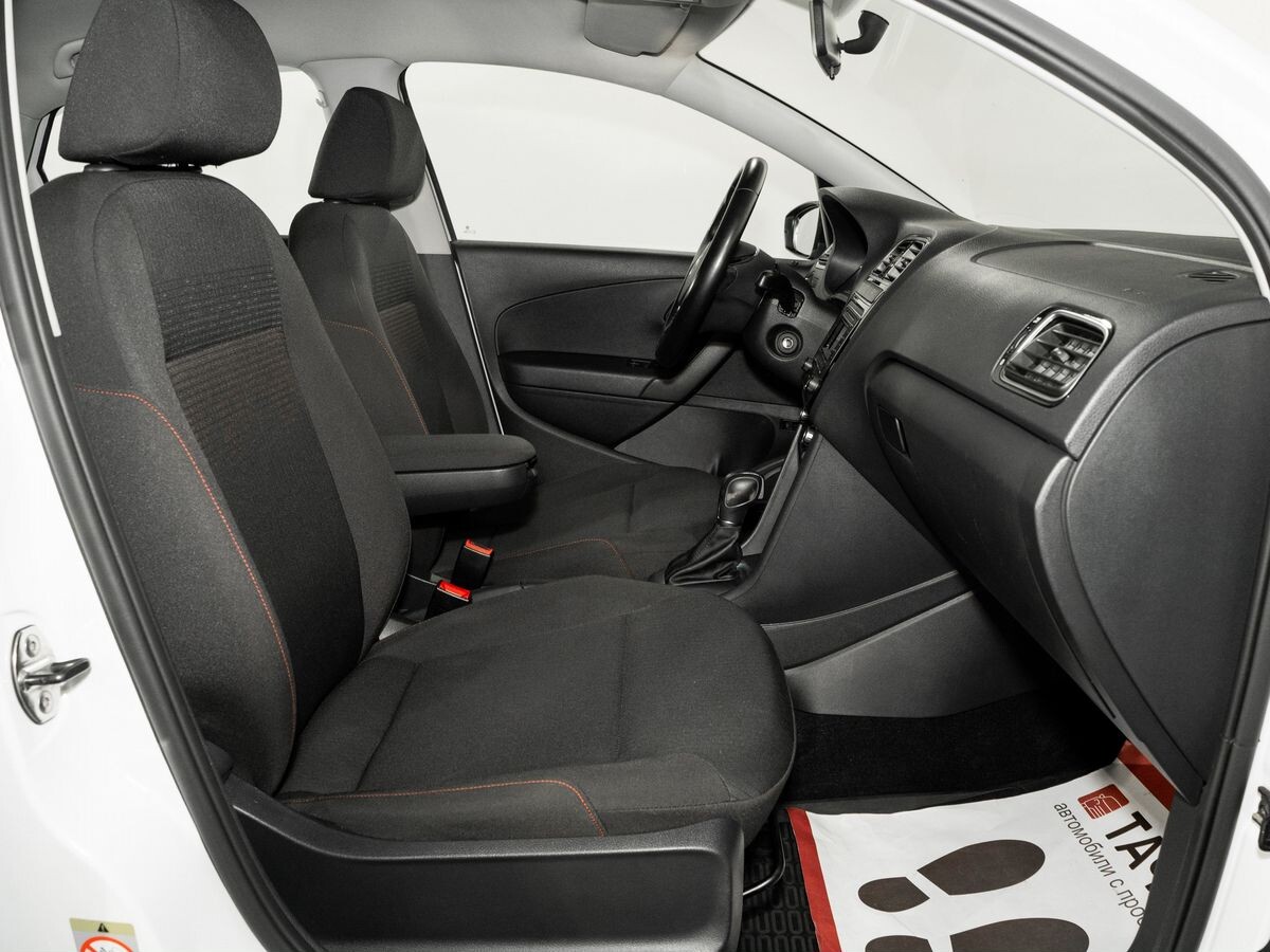Volkswagen Polo 2017 - фото автомобиля