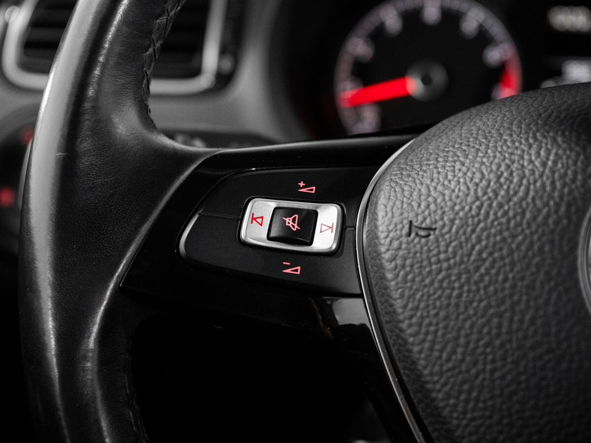 Volkswagen Polo 2017 - фото автомобиля