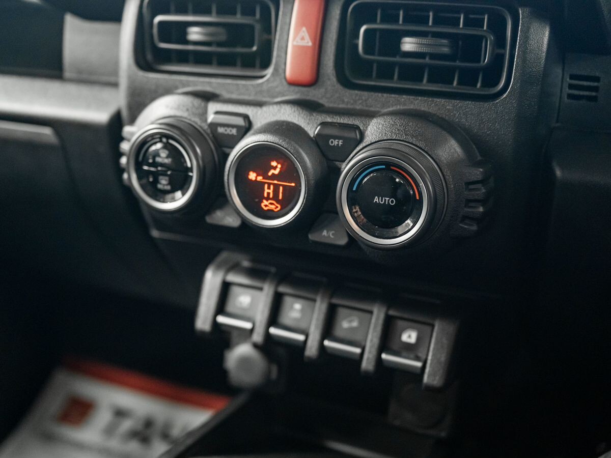 Suzuki Jimny 2021 - фото автомобиля