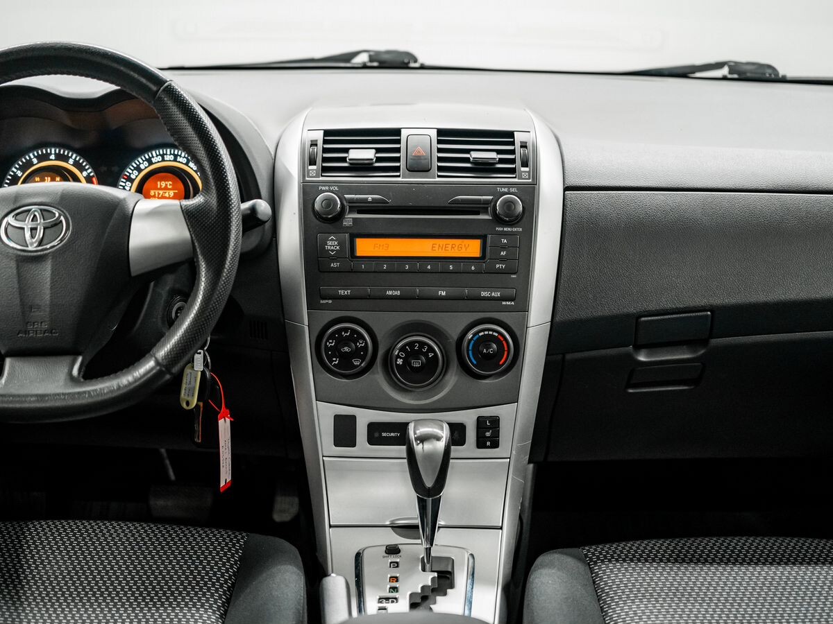Toyota Corolla 2012 - фото автомобиля