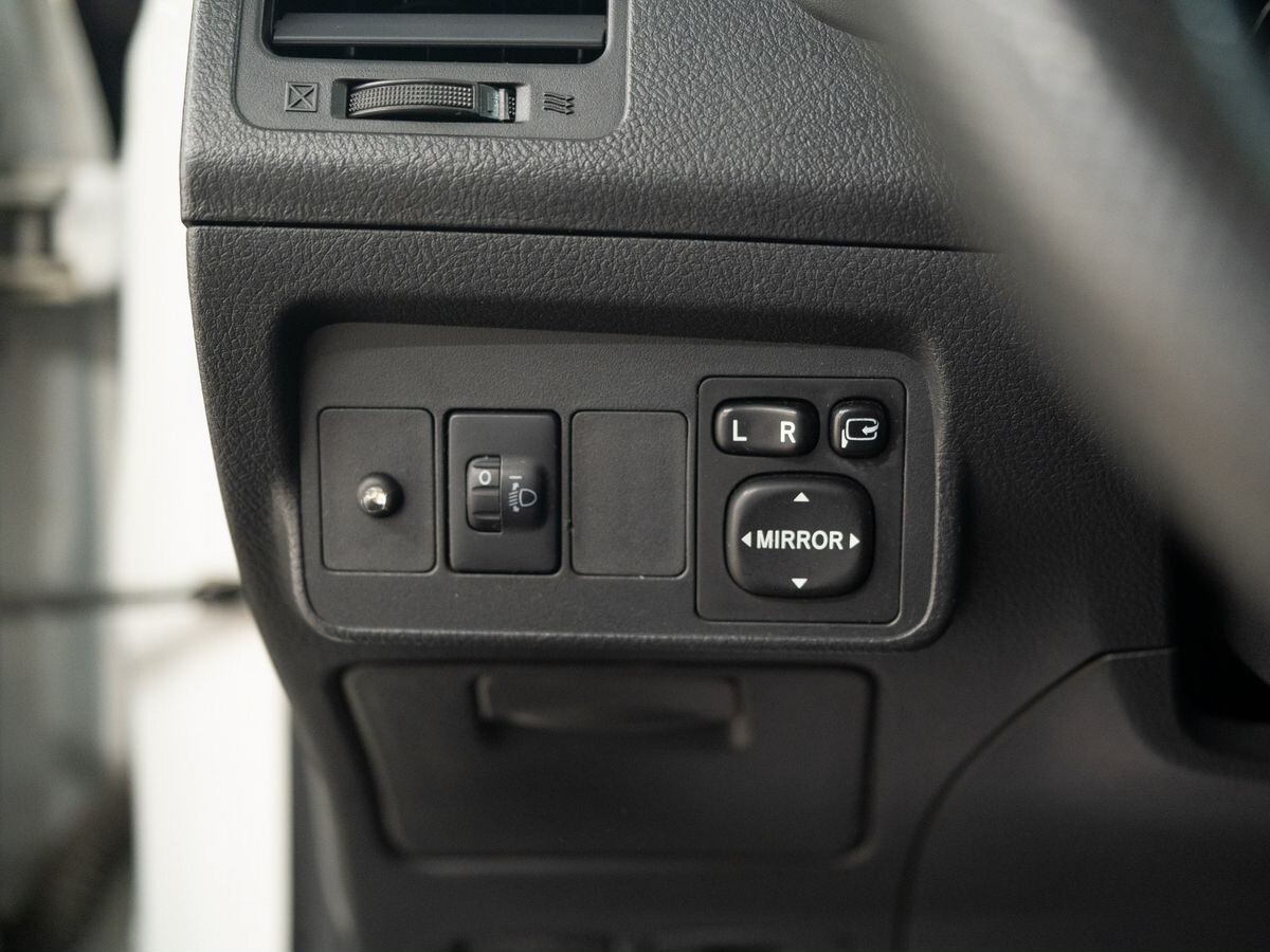 Toyota Corolla 2012 - фото автомобиля