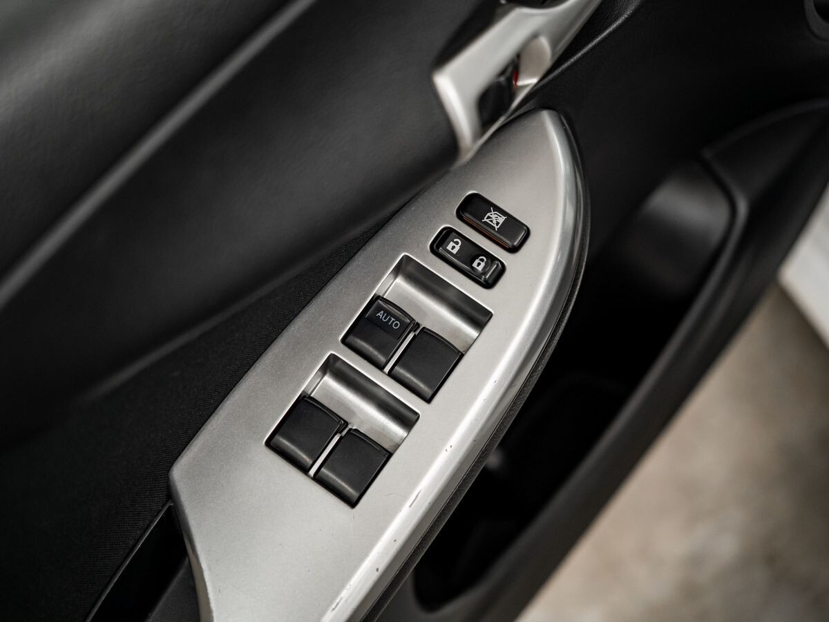 Toyota Corolla 2012 - фото автомобиля