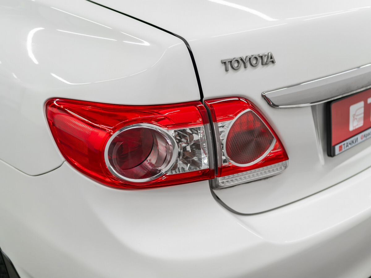 Toyota Corolla 2012 - фото автомобиля