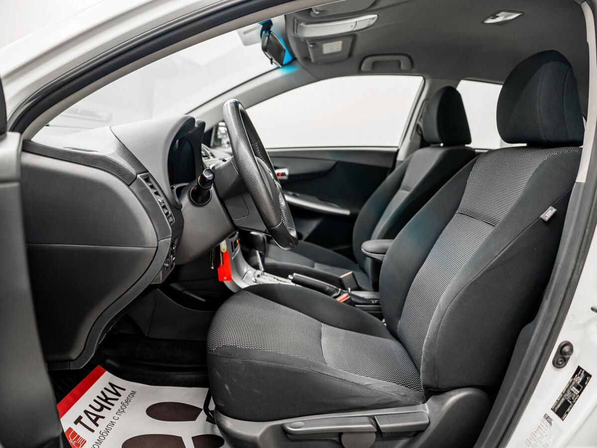Toyota Corolla 2012 - фото автомобиля