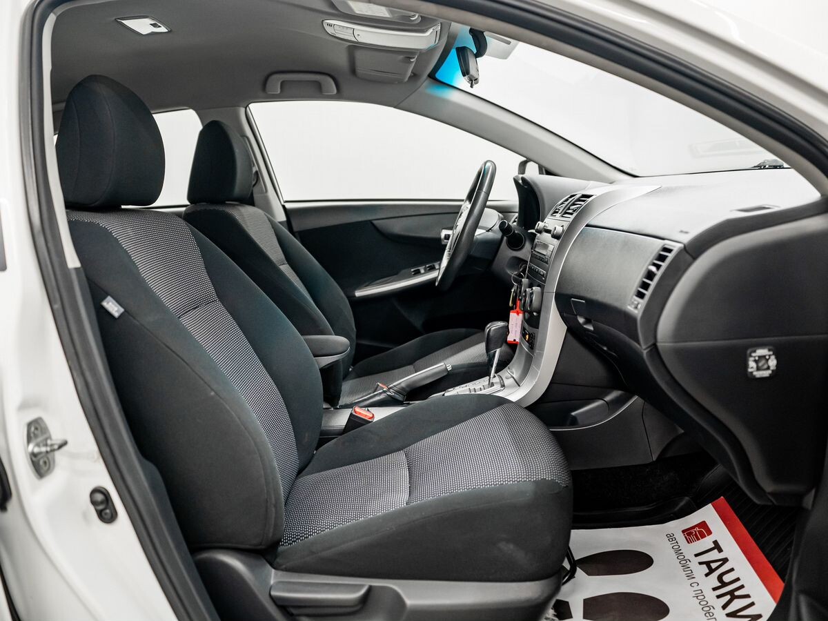 Toyota Corolla 2012 - фото автомобиля