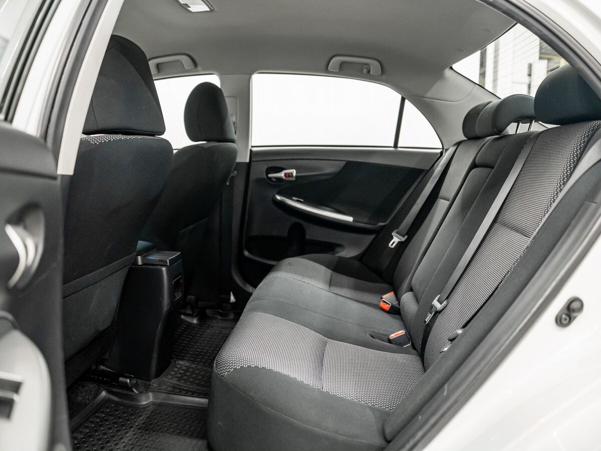Toyota Corolla 2012 - фото автомобиля