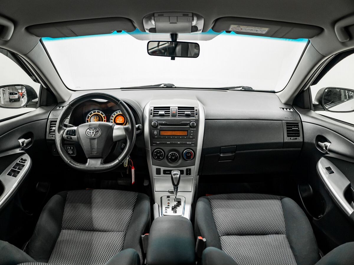 Toyota Corolla 2012 - фото автомобиля